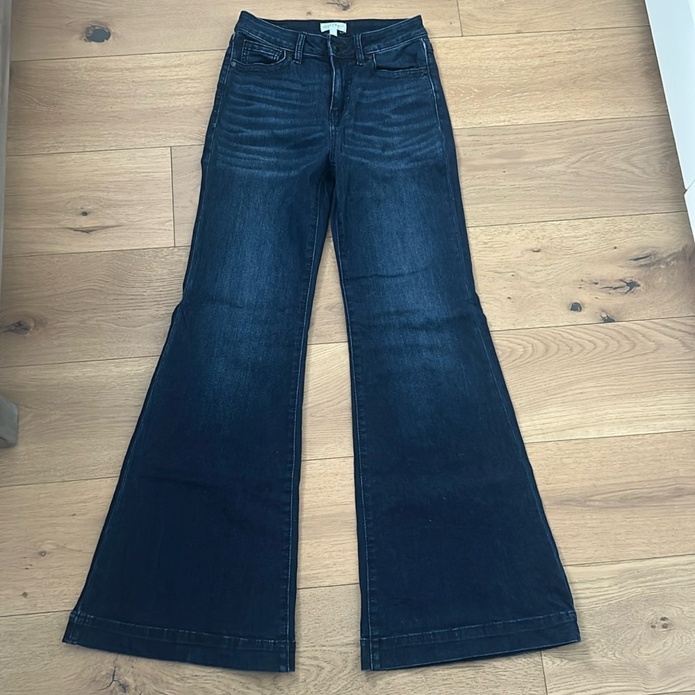 Shyanne Women’s Flare Jeans